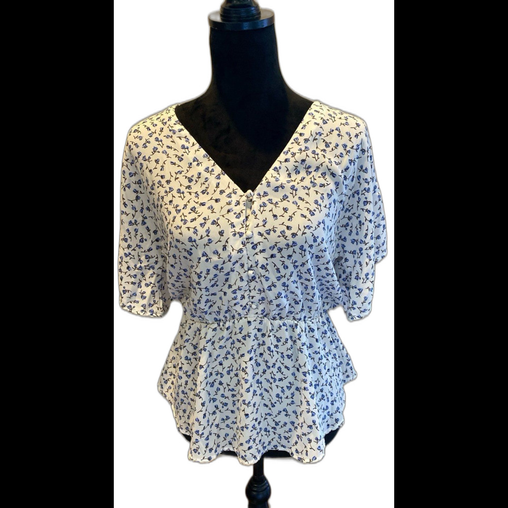 Sienna Sky Blouse Size Medium Elastic Waist Flutter‎ Sleeves Cream Blue Flowers